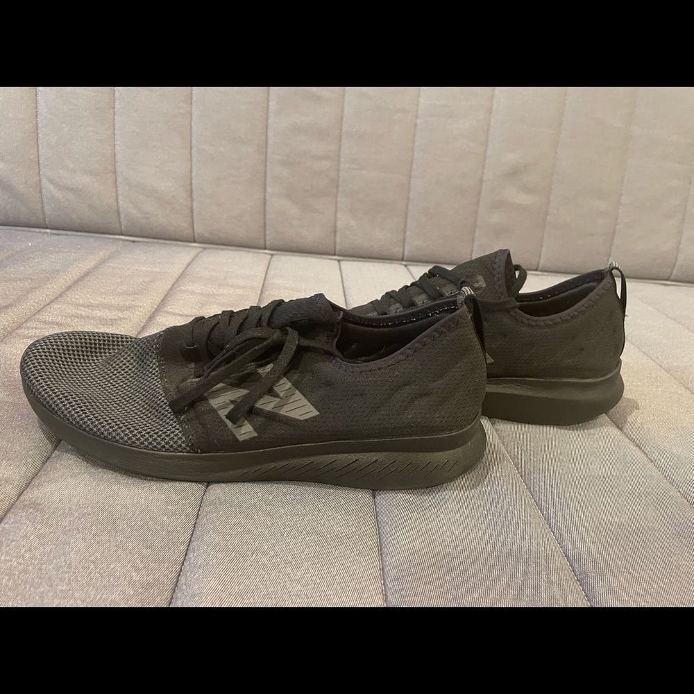 New Balanace 10.5 men shoes sneakers black new no box
